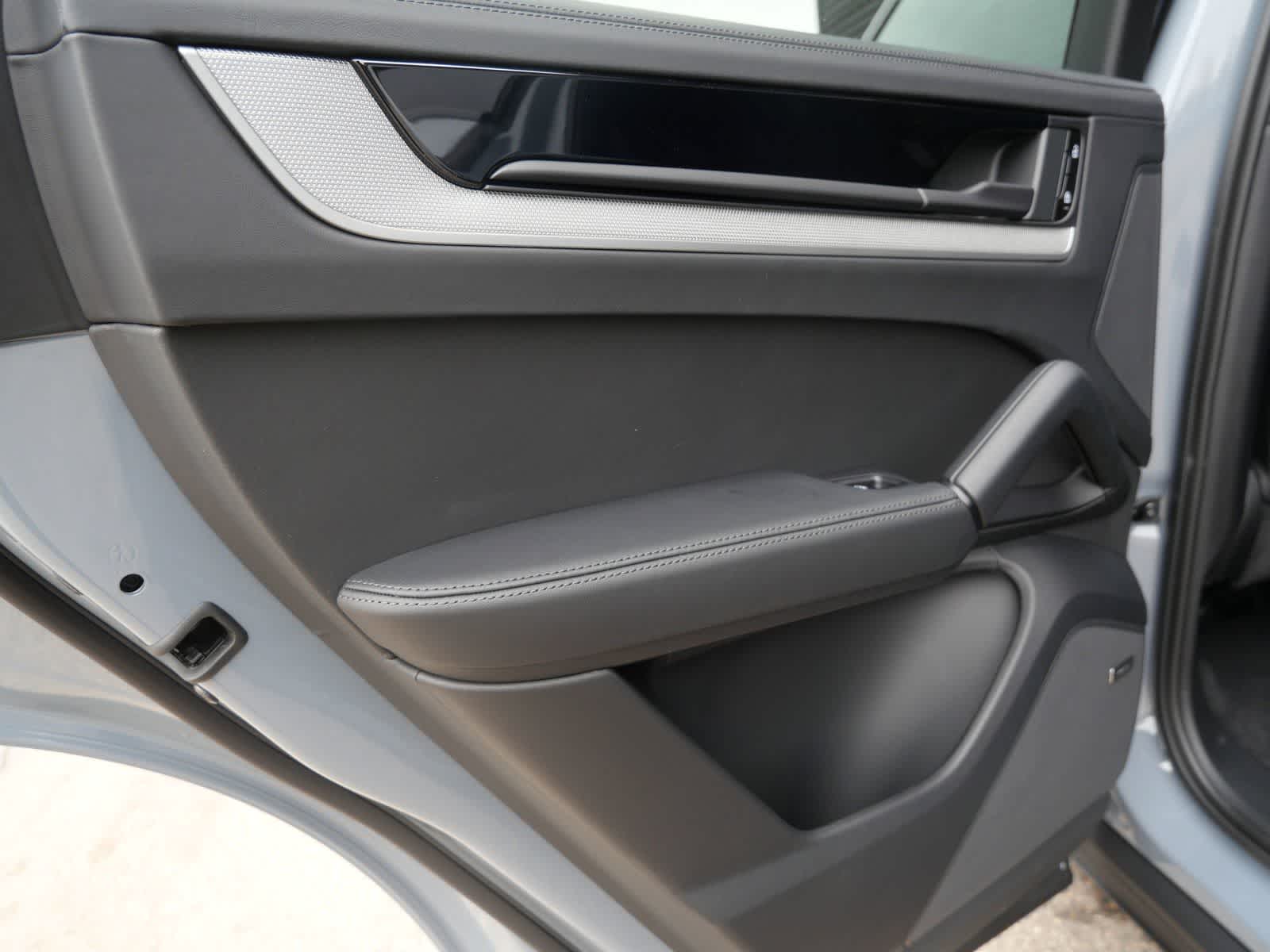 Thumbnail: 2026 Porsche Cayenne - 12