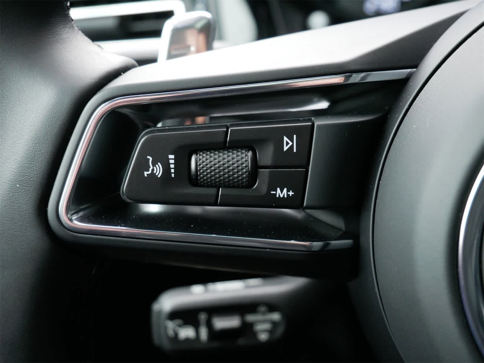 Thumbnail: 2025 Porsche Macan - 20