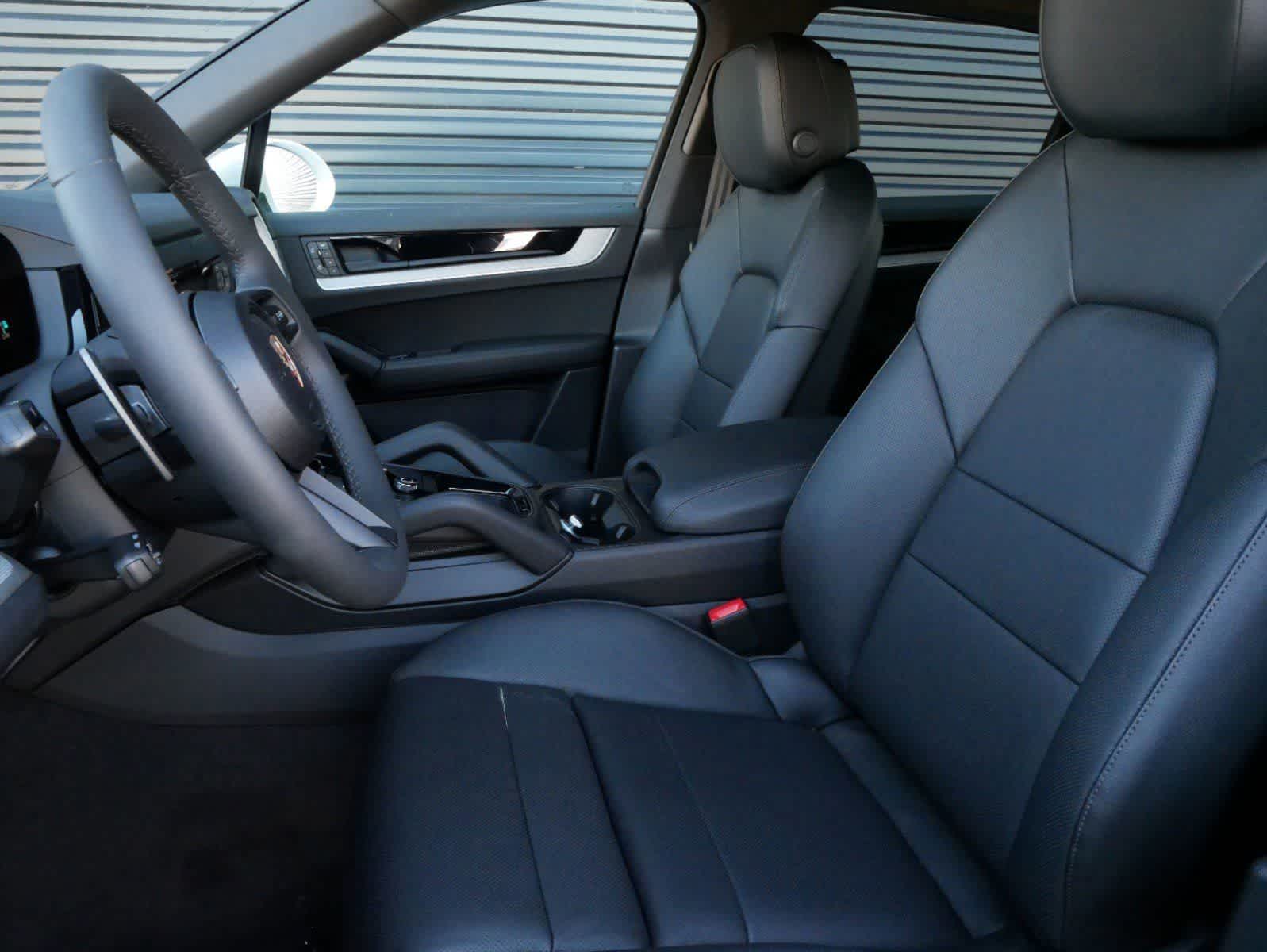 Thumbnail: 2025 Porsche Cayenne - 4