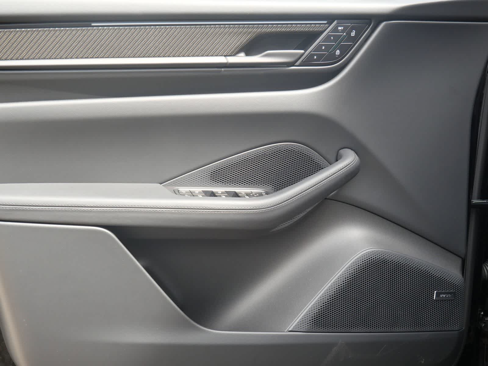 Thumbnail: 2025 Porsche Macan - 10