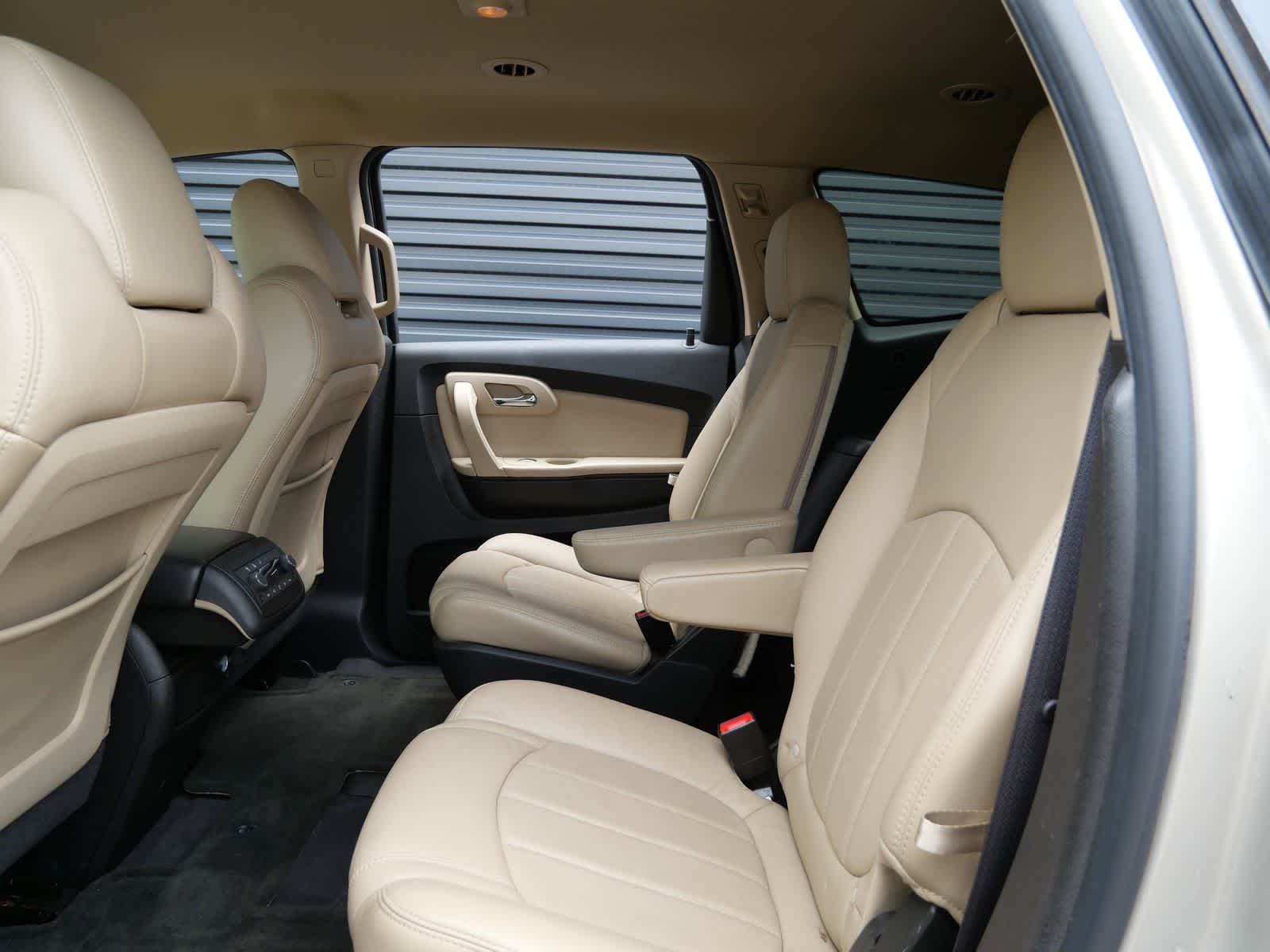 Thumbnail: 2011 Chevrolet Traverse - 11