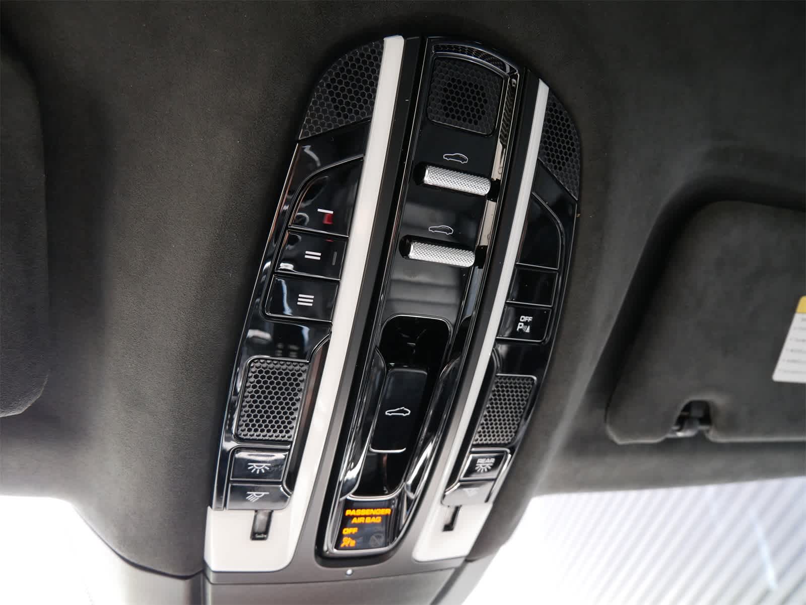 Thumbnail: 2021 Porsche Panamera - 18