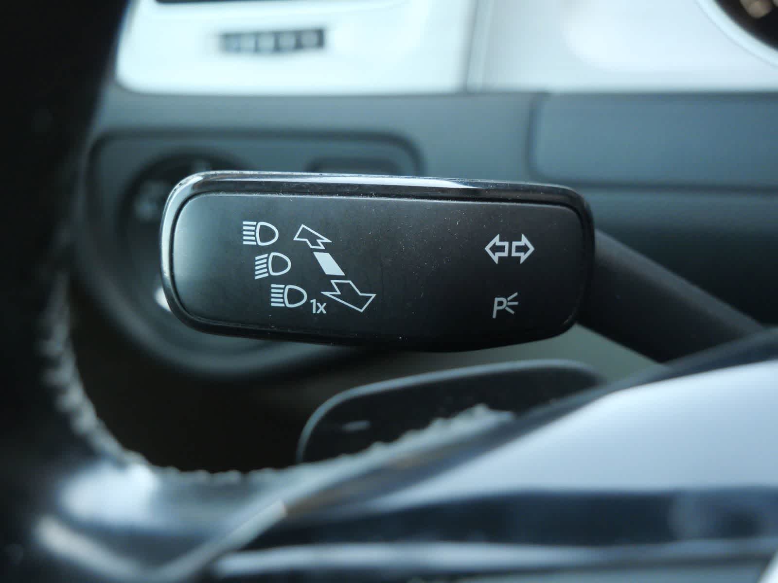 Thumbnail: 2017 Volkswagen e-Golf - 23