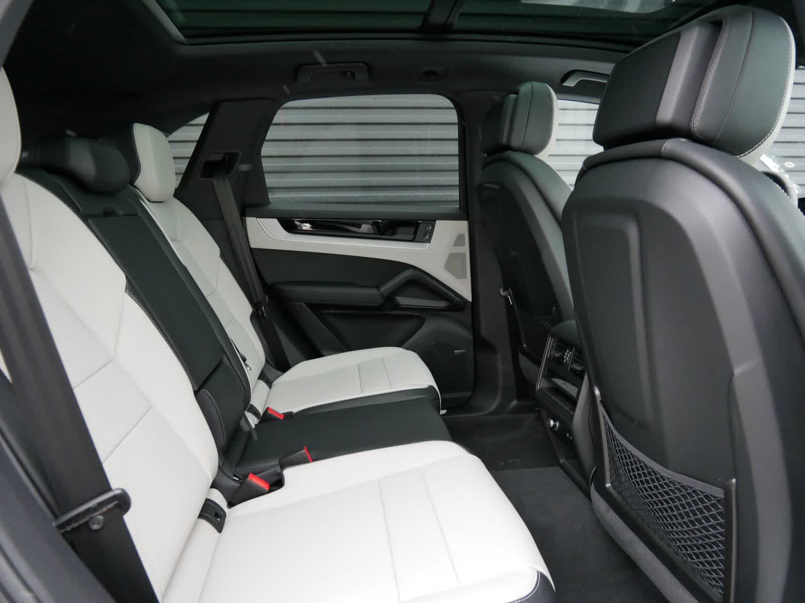 Thumbnail: 2026 Porsche Cayenne - 27