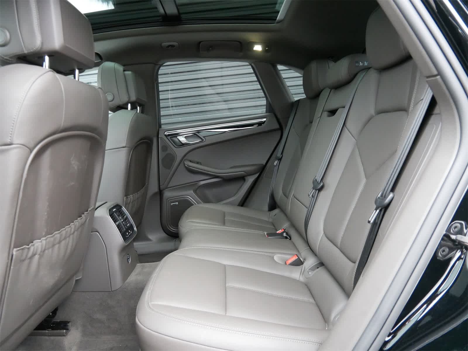 Thumbnail: 2025 Porsche Macan - 11