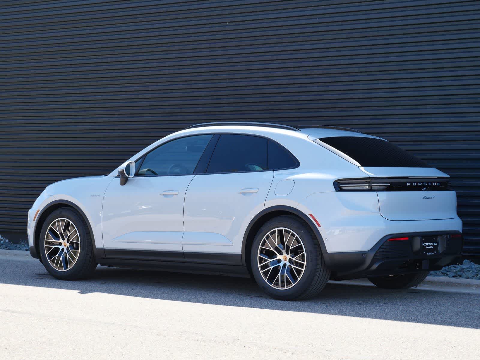 Thumbnail: 2026 Porsche Macan - 3