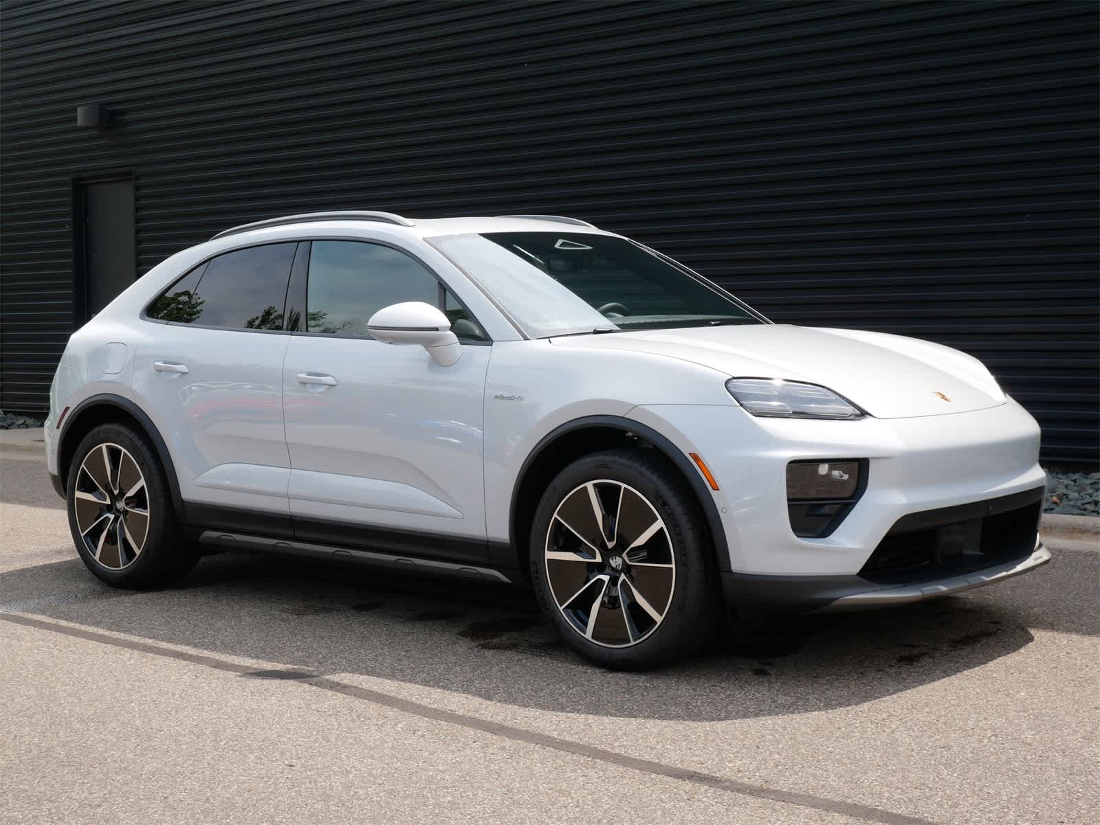 Thumbnail: 2025 Porsche Macan - 29