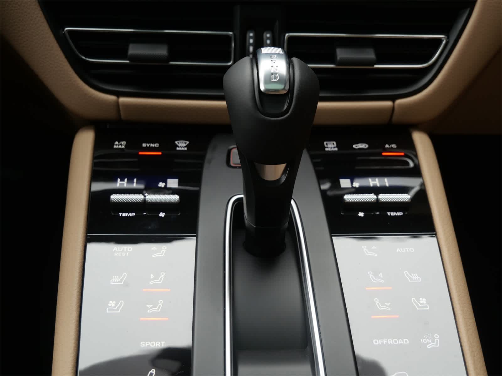 Thumbnail: 2026 Porsche Macan - 18