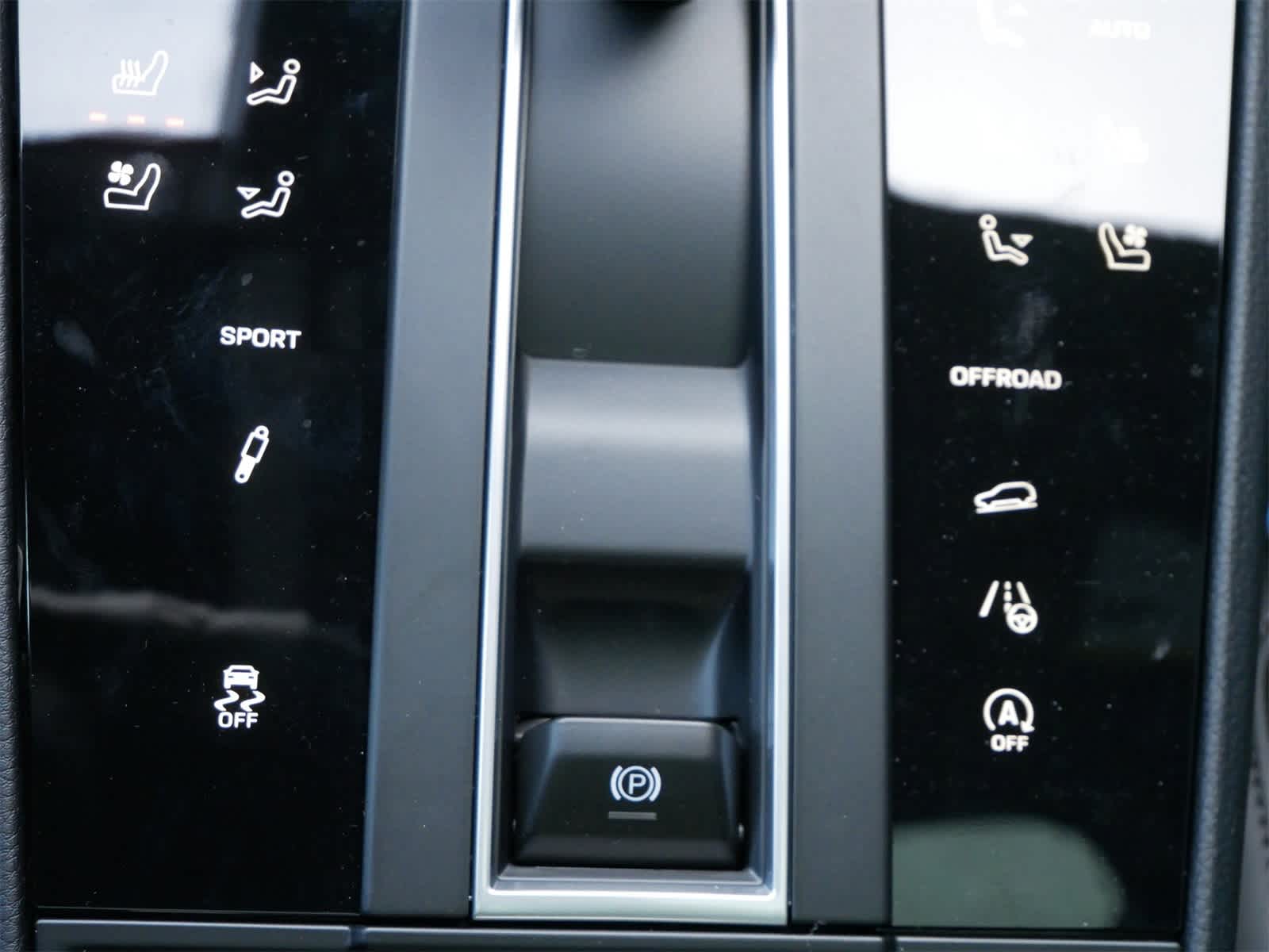 Thumbnail: 2026 Porsche Macan - 21