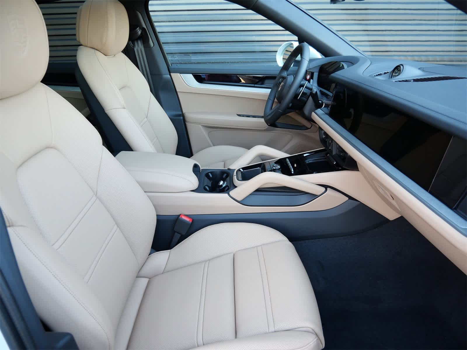 Thumbnail: 2026 Porsche Cayenne - 27