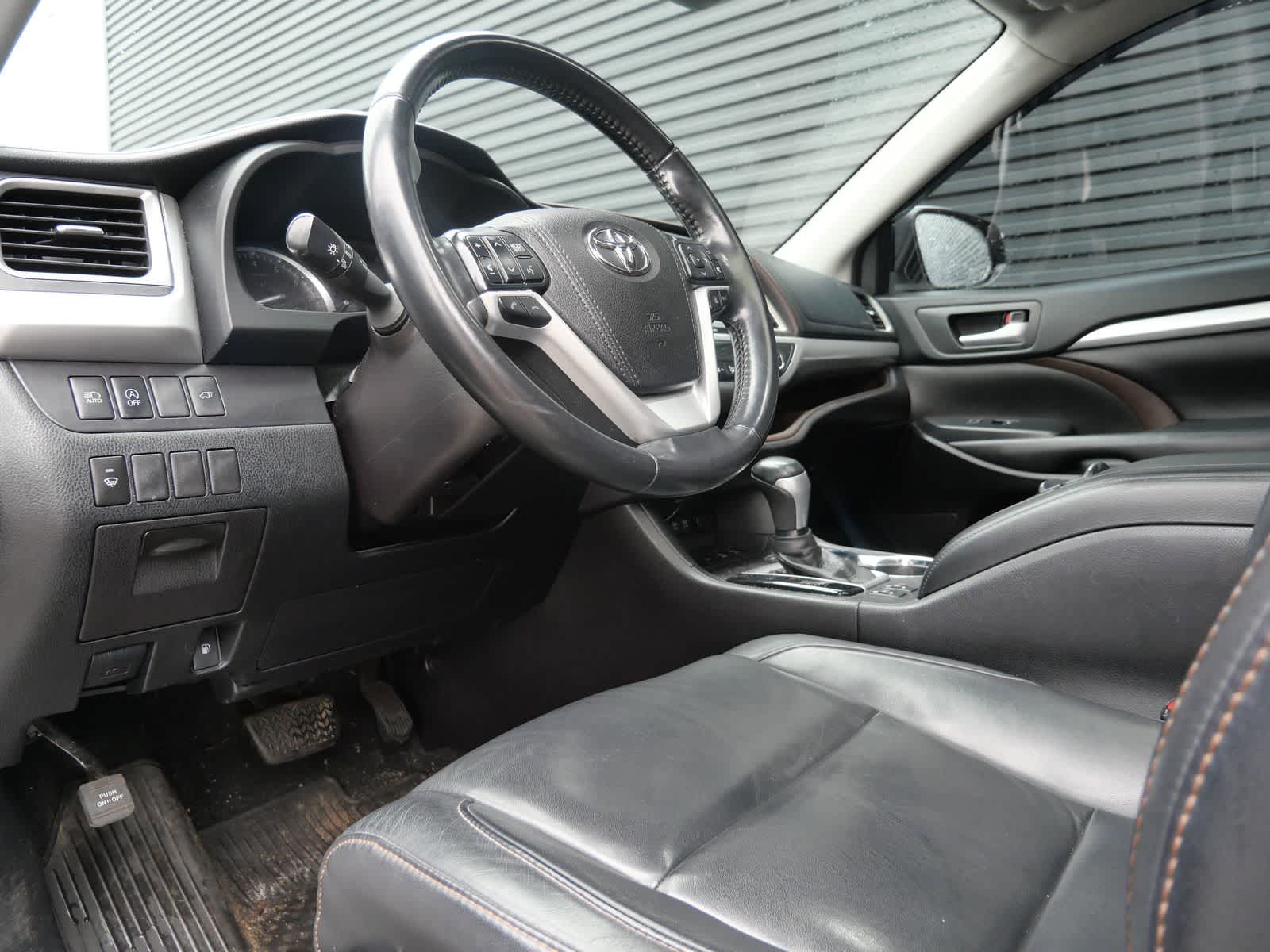 Thumbnail: 2018 Toyota Highlander - 4