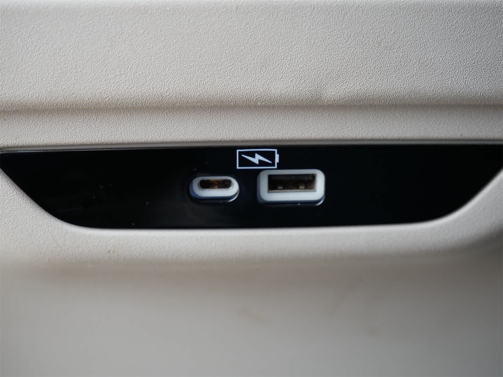 Thumbnail: 2021 Chrysler Pacifica - 11