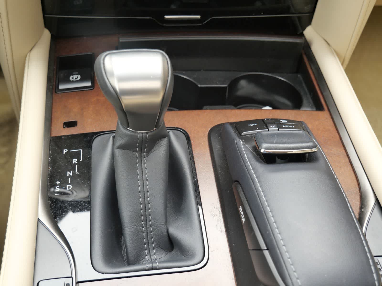 Thumbnail: 2021 Lexus LX - 17
