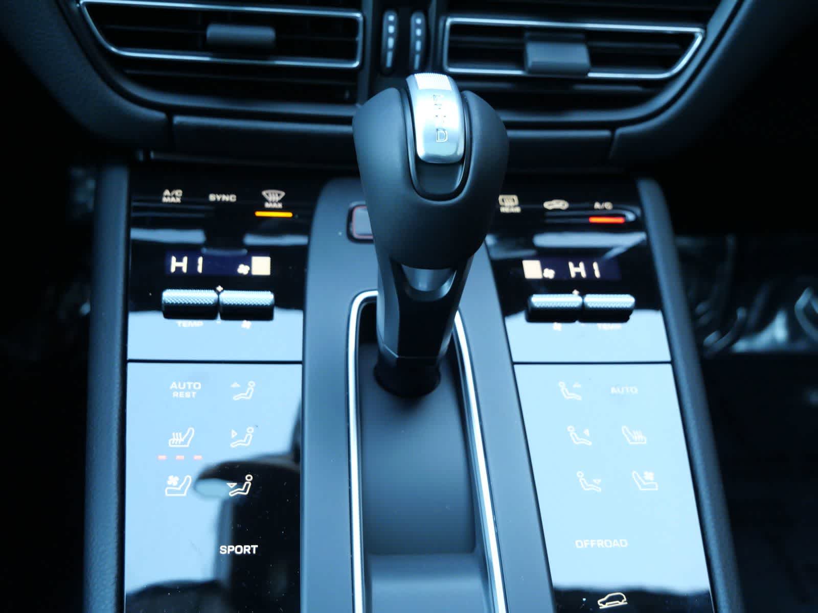 Thumbnail: 2026 Porsche Macan - 19