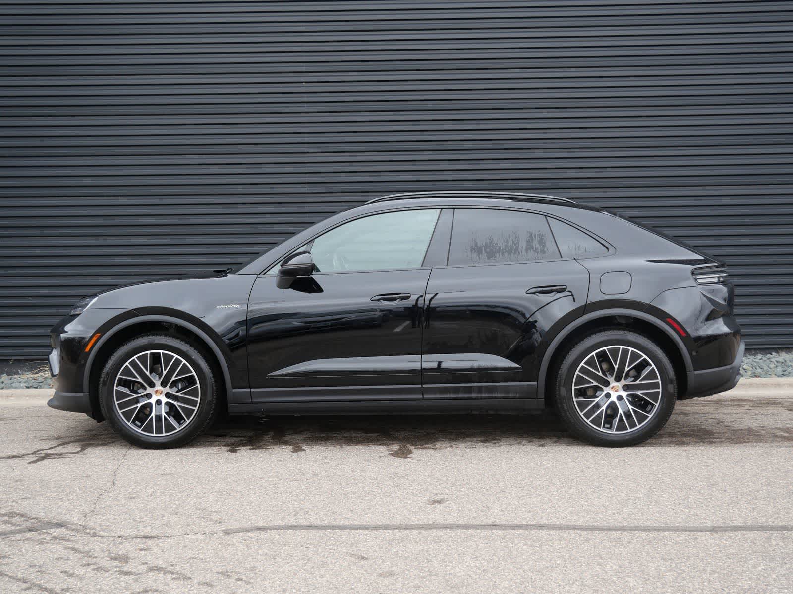 Thumbnail: 2026 Porsche Macan - 1