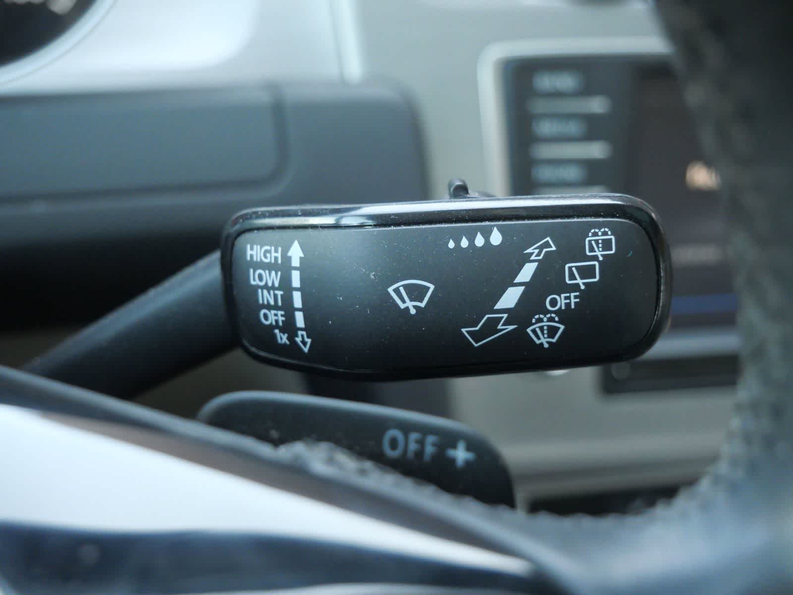 Thumbnail: 2017 Volkswagen e-Golf - 22