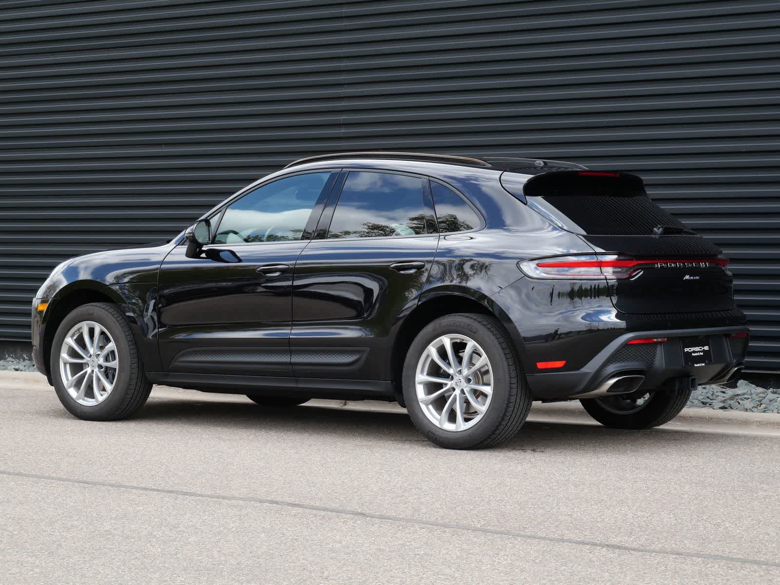 Thumbnail: 2025 Porsche Macan - 3