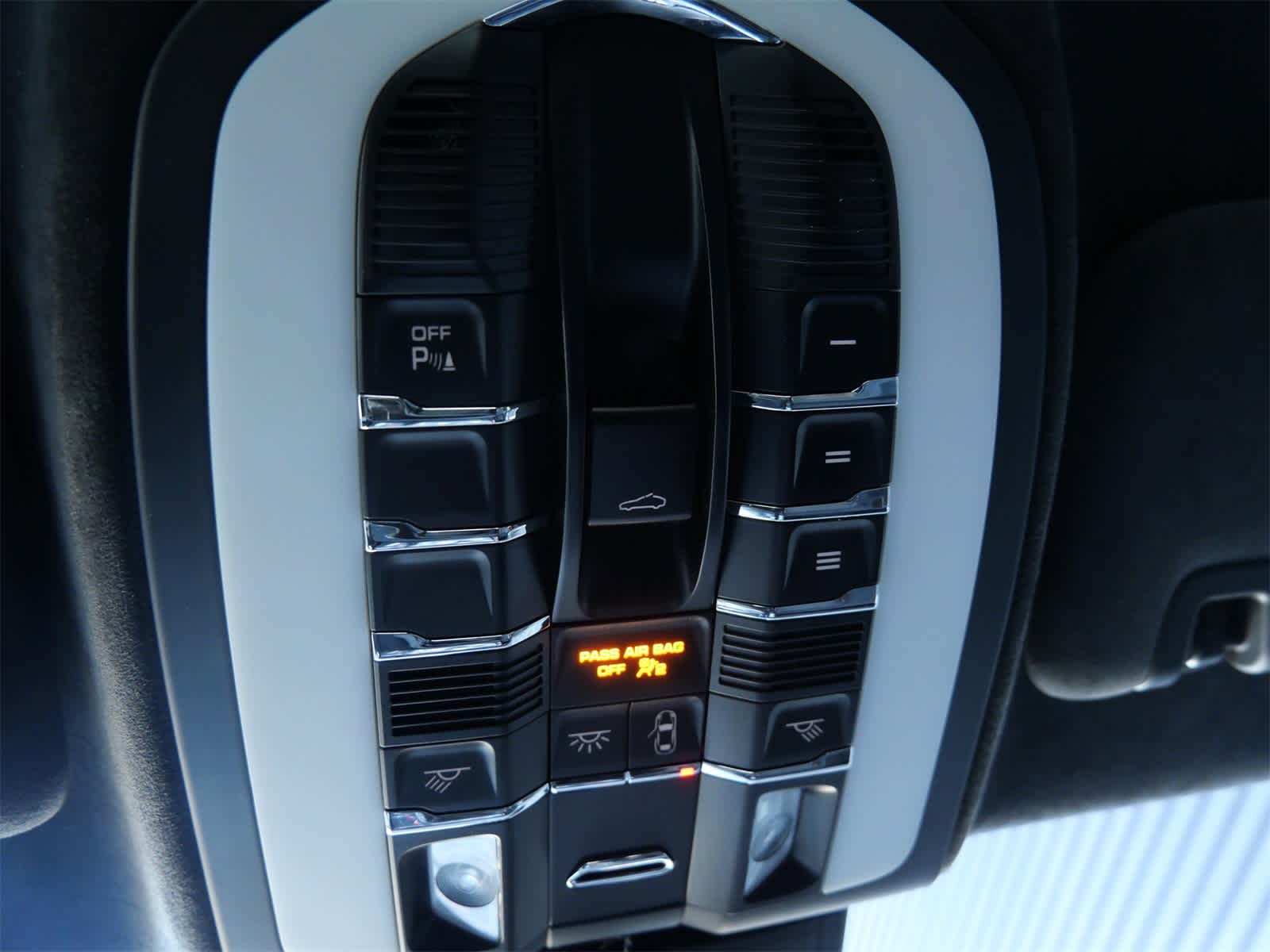 Thumbnail: 2016 Porsche Panamera - 25