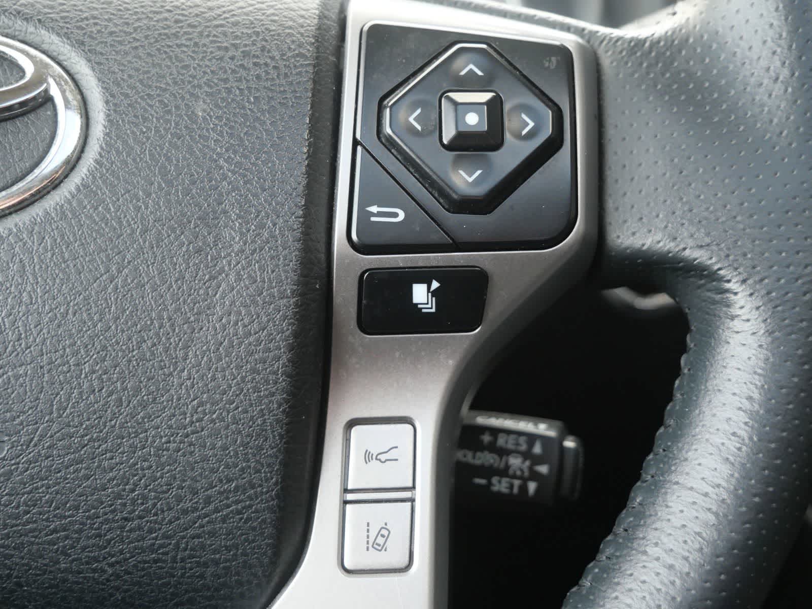 Thumbnail: 2022 Toyota 4Runner - 22