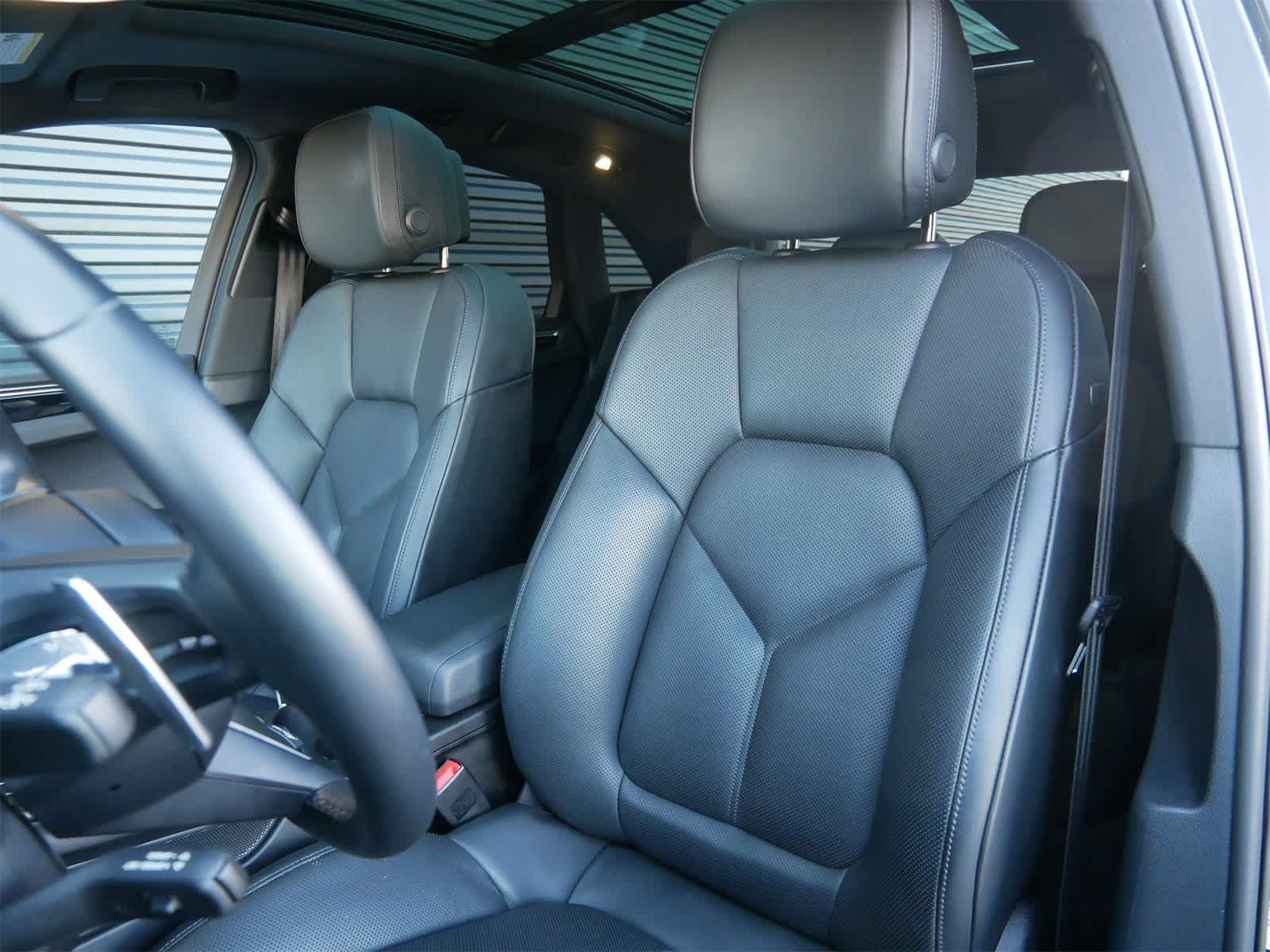 Thumbnail: 2024 Porsche Macan - 5