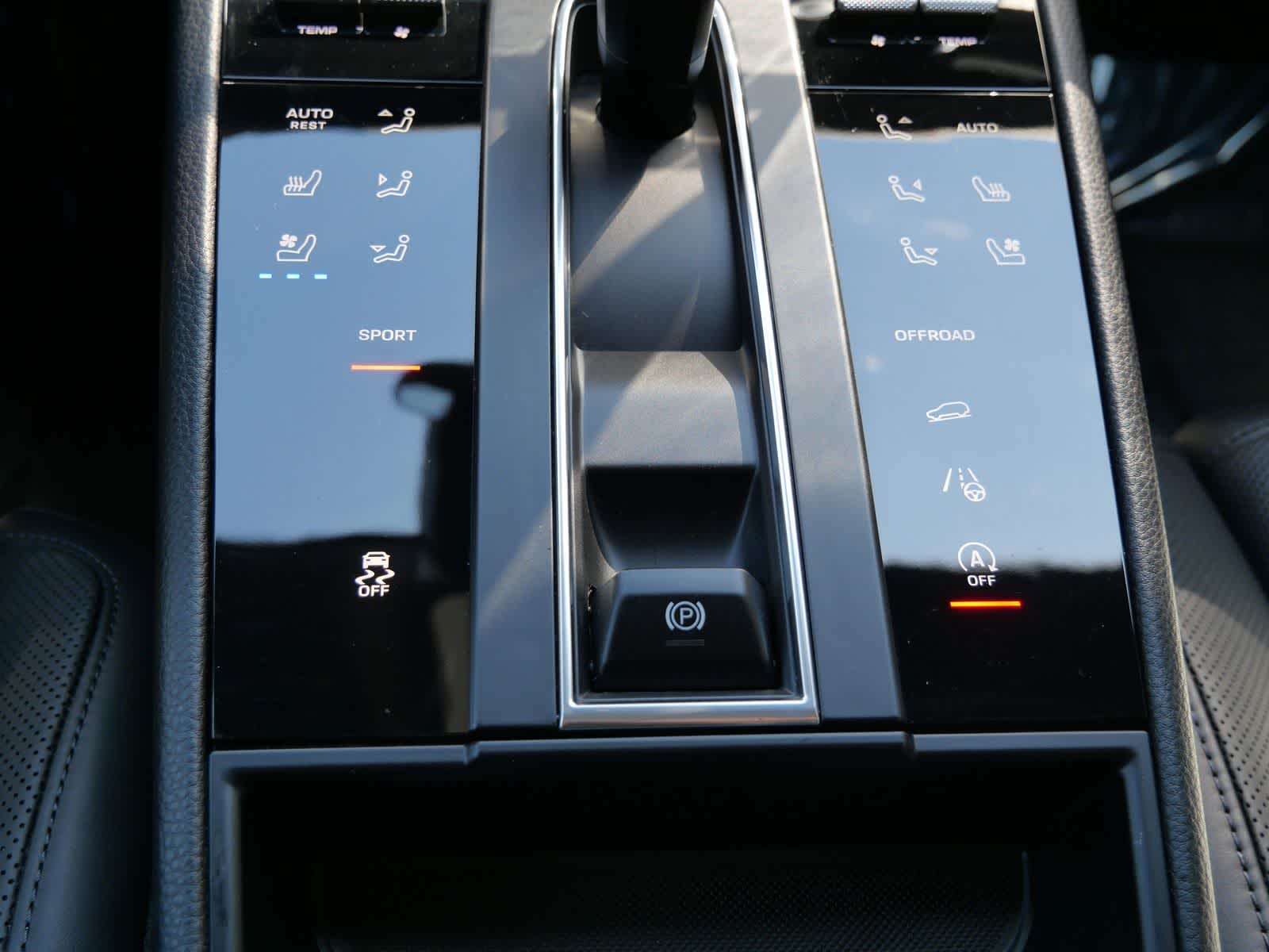 Thumbnail: 2022 Porsche Macan - 16