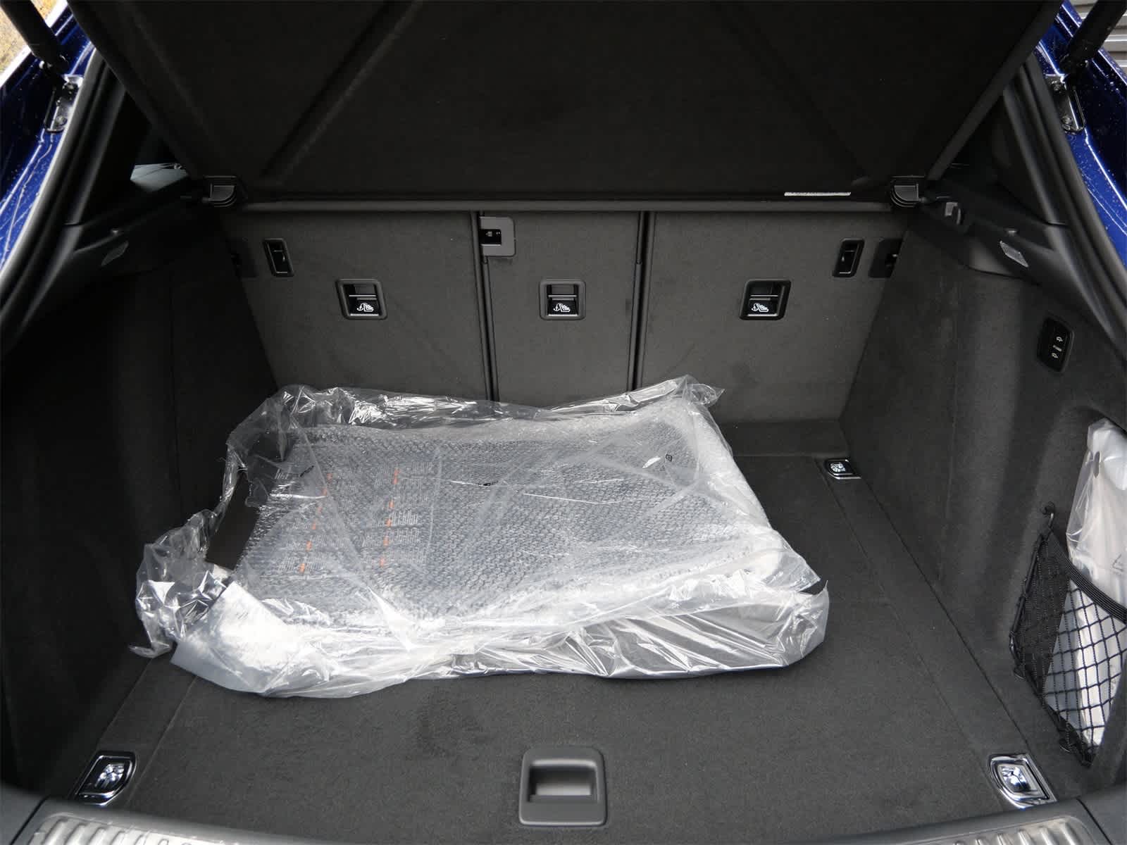 Thumbnail: 2026 Porsche Macan - 7