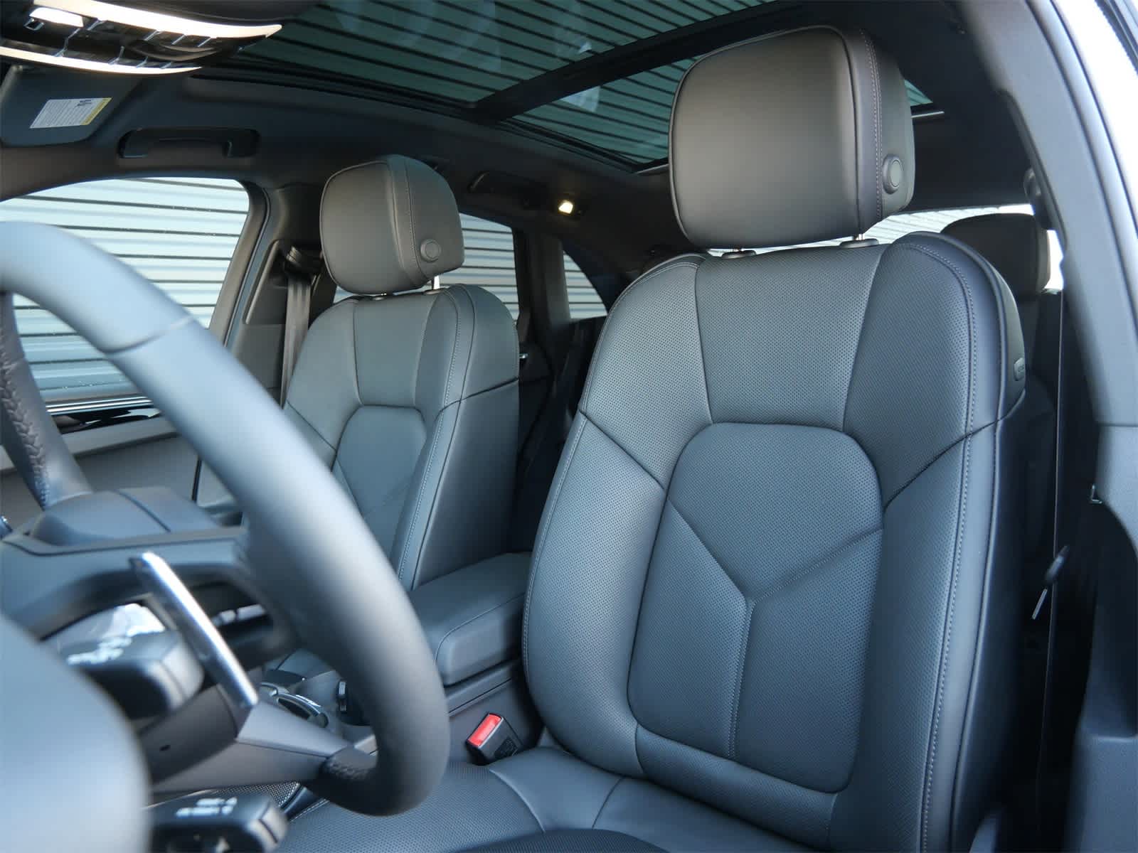 Thumbnail: 2026 Porsche Macan - 5