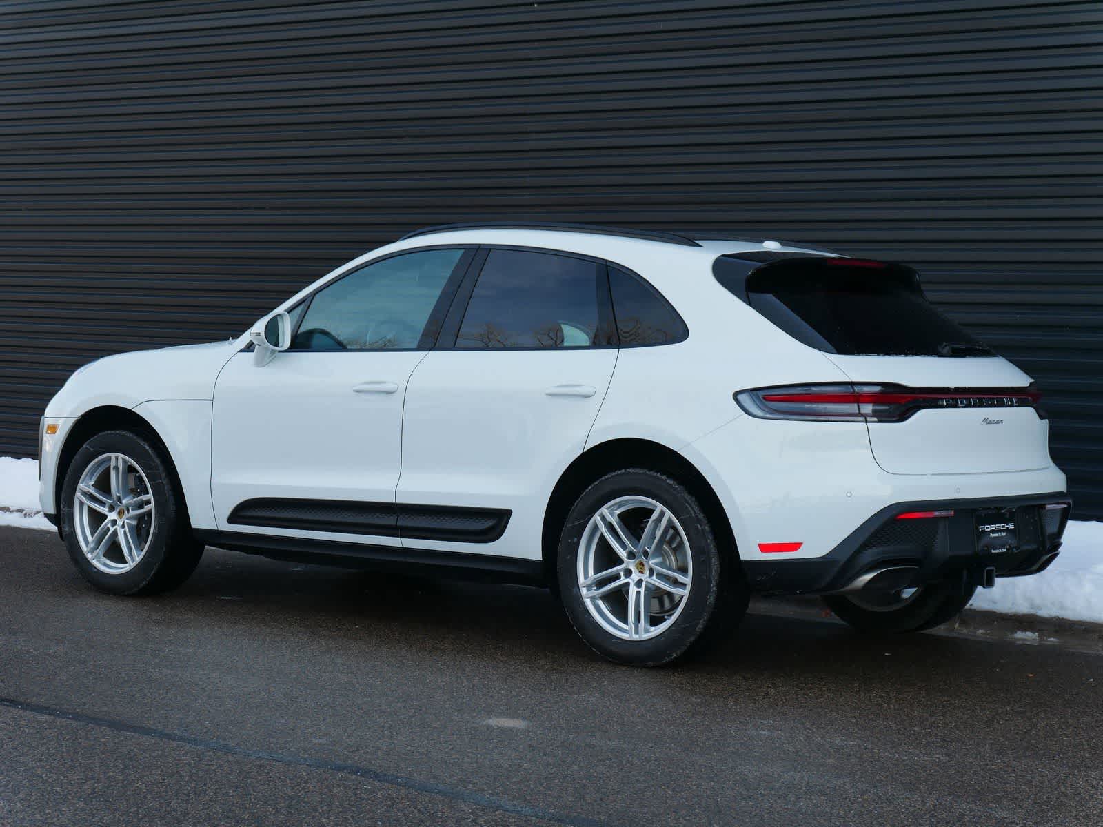 Thumbnail: 2025 Porsche Macan - 3