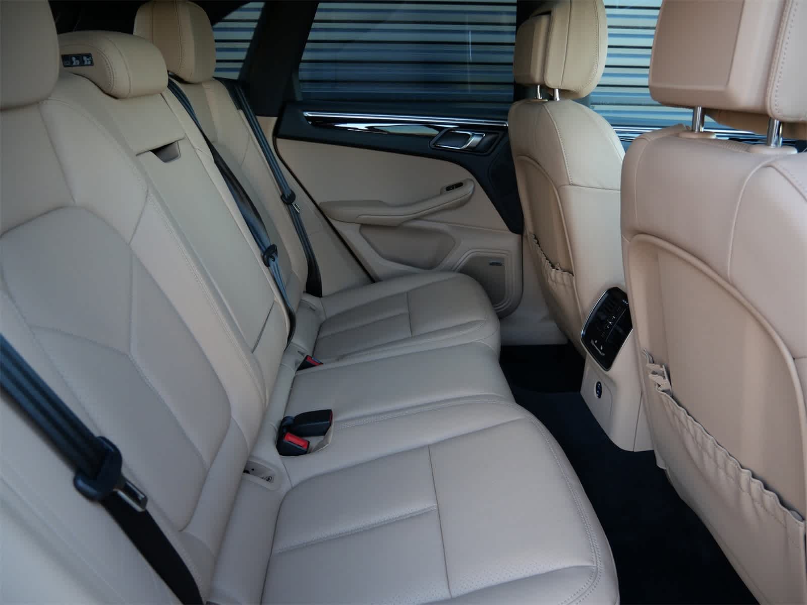 Thumbnail: 2025 Porsche Macan - 29