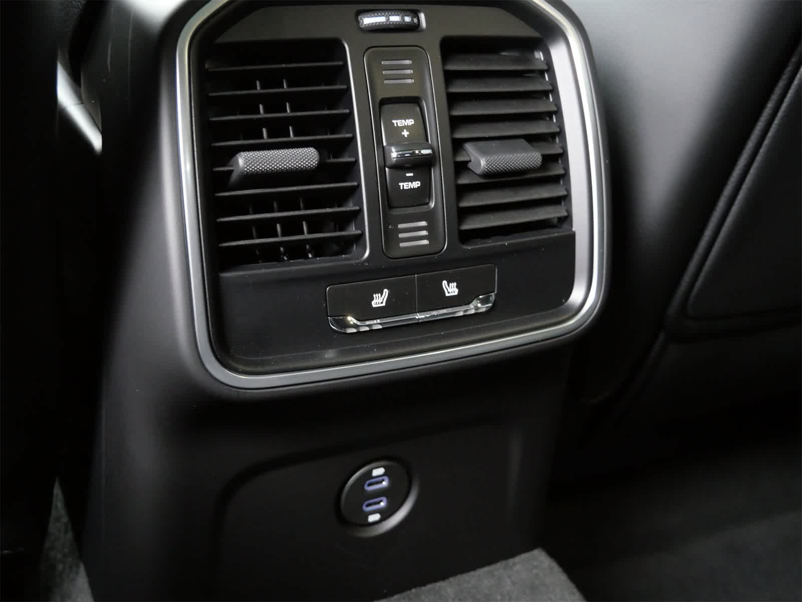 Thumbnail: 2026 Porsche Macan - 10