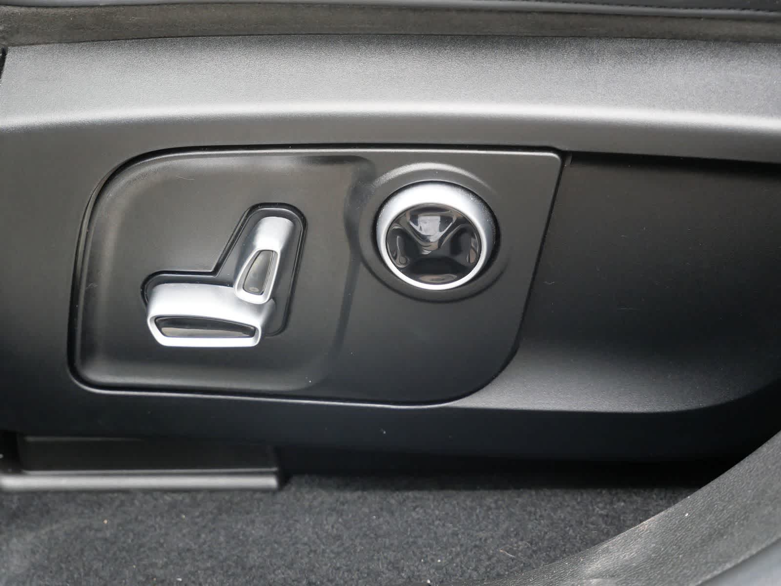 Thumbnail: 2022 Maserati Levante - 9