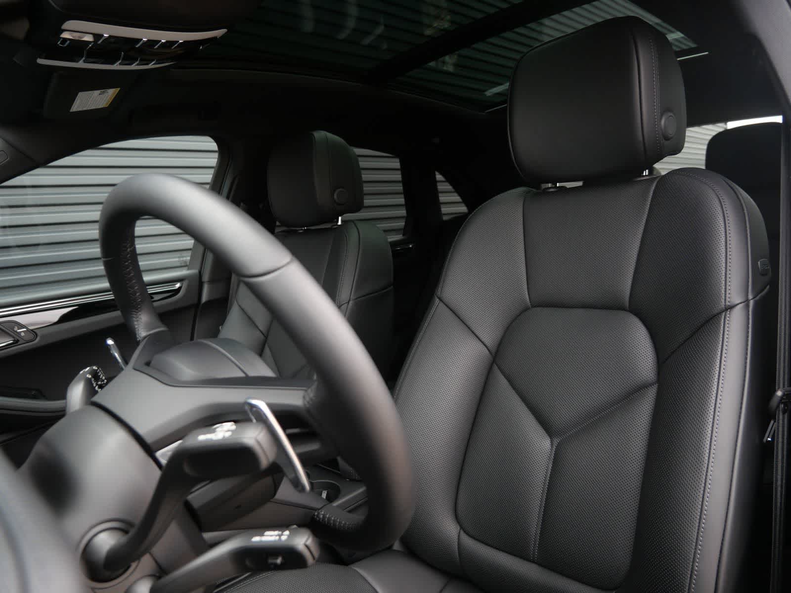 Thumbnail: 2026 Porsche Macan - 5