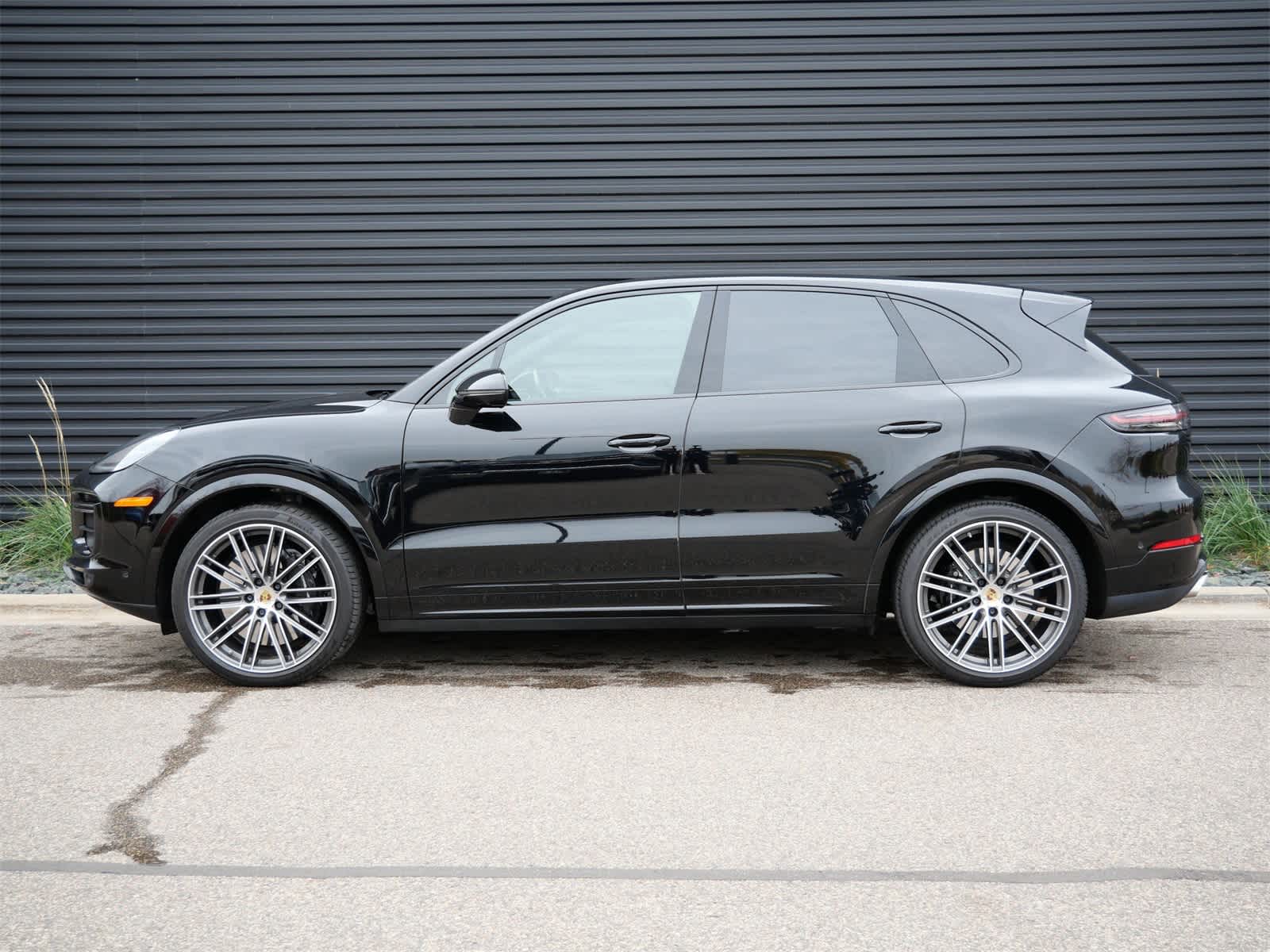 Thumbnail: 2022 Porsche Cayenne - 2