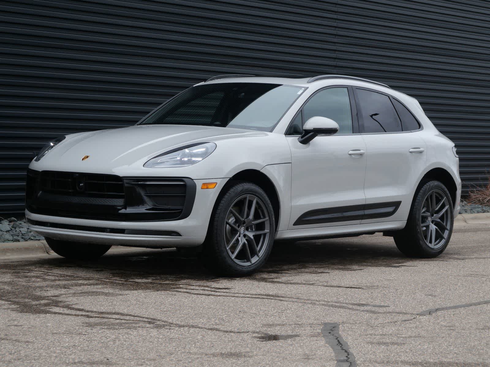 Thumbnail: 2026 Porsche Macan - 1