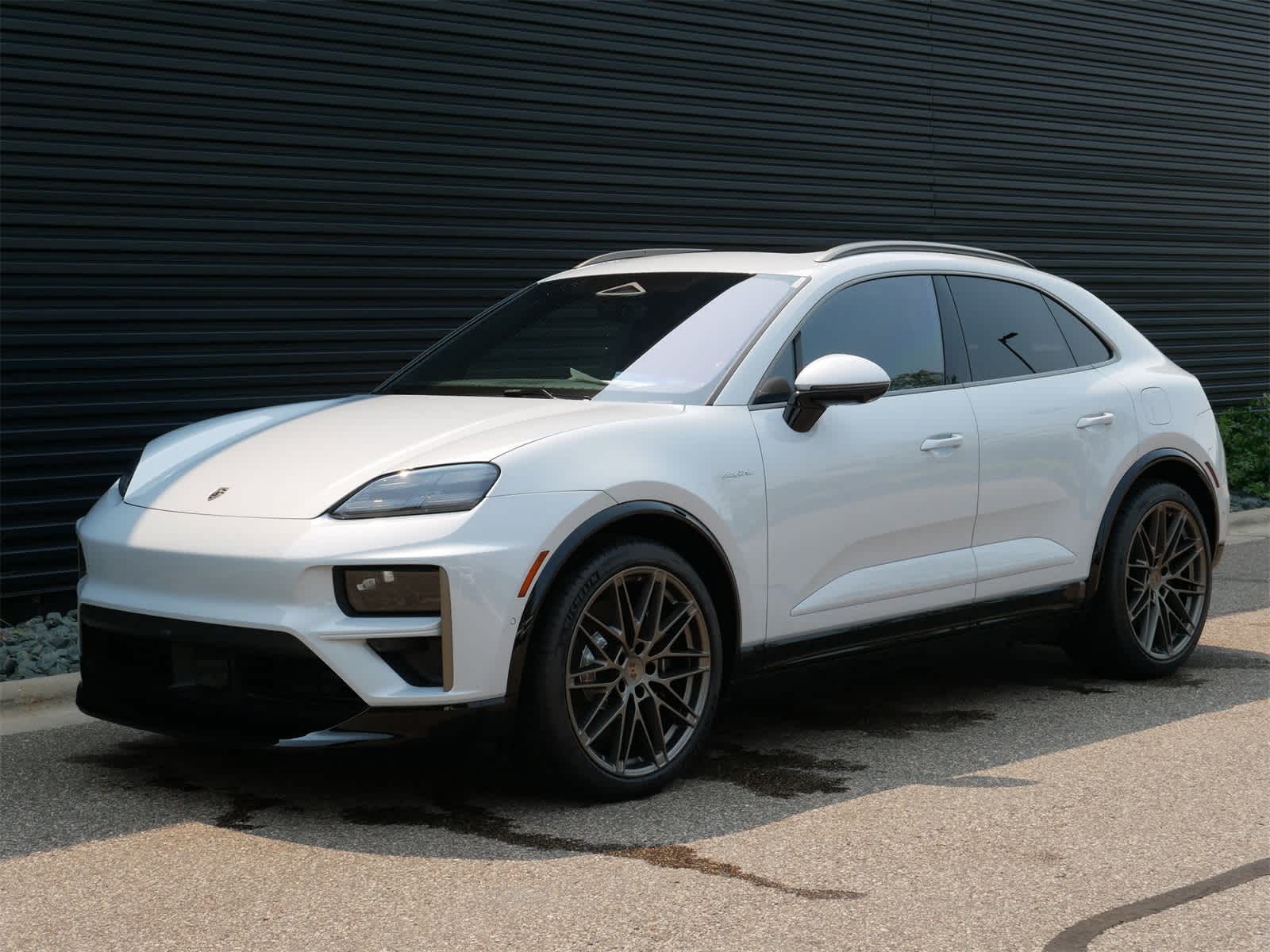 Thumbnail: 2025 Porsche Macan - 1
