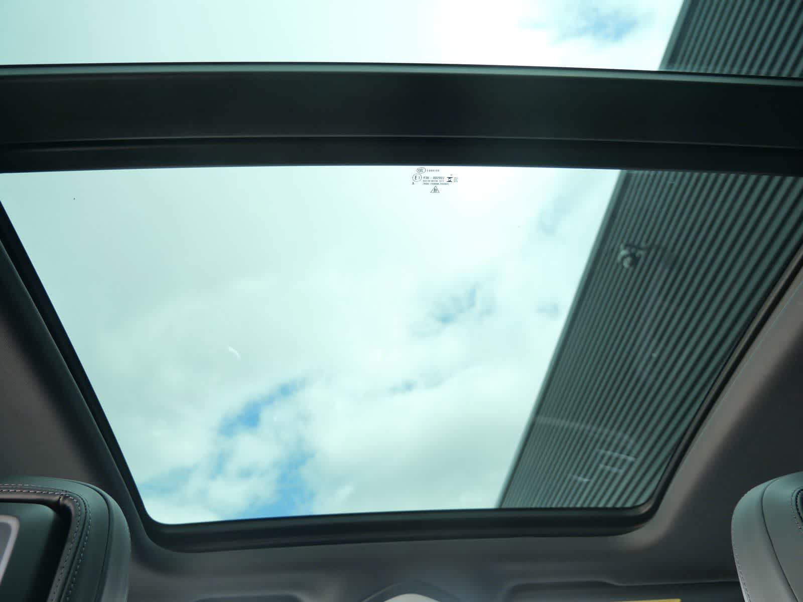 Thumbnail: 2026 Porsche Macan - 14