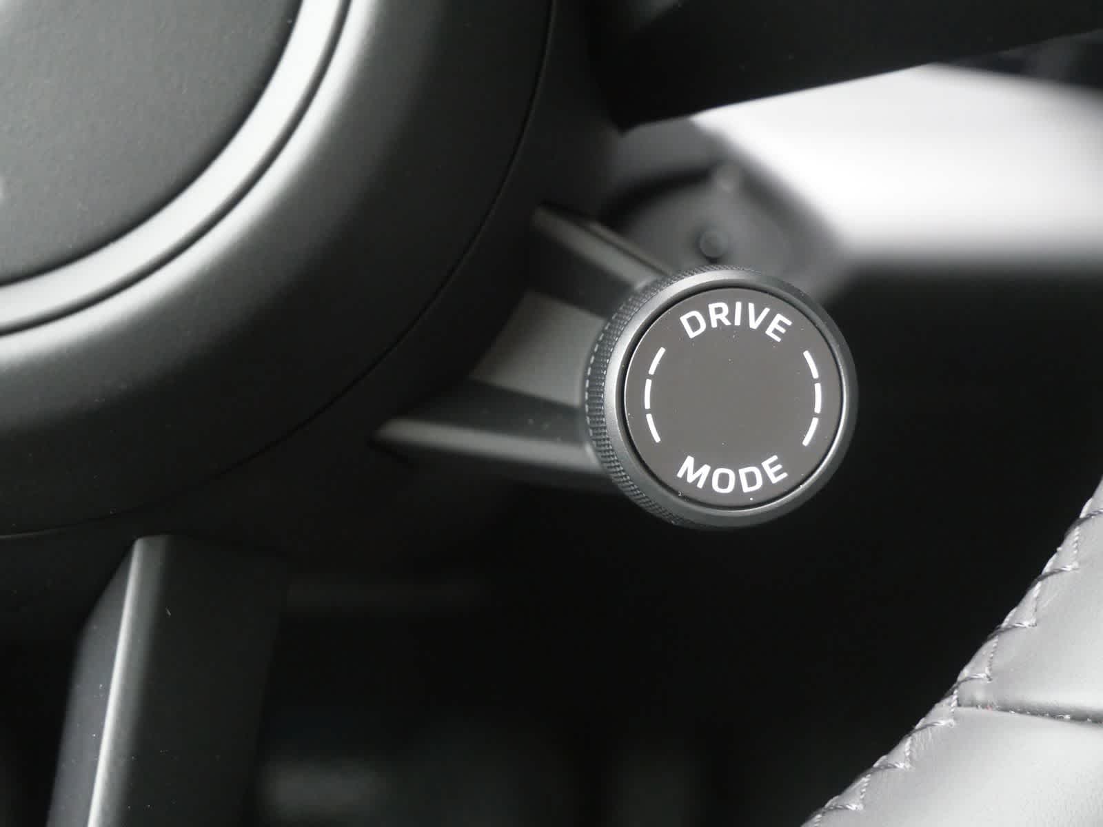 Thumbnail: 2026 Porsche Macan - 19