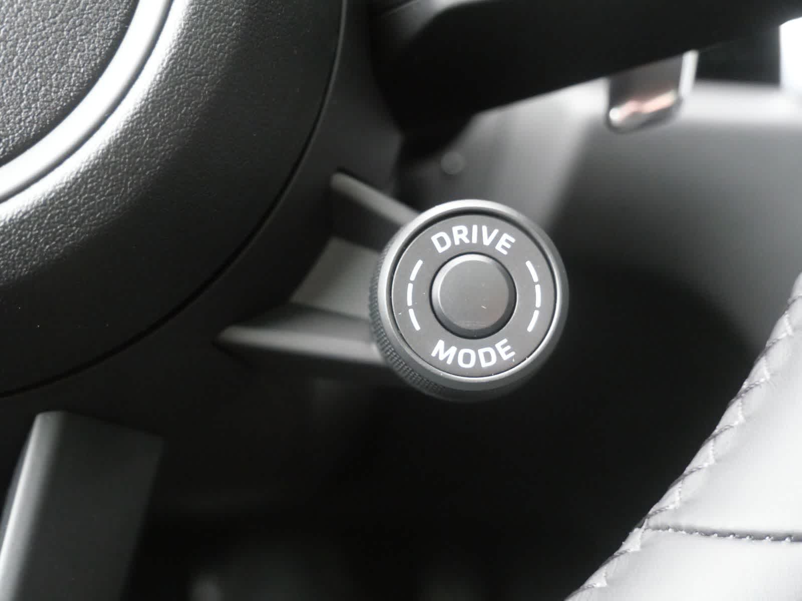 Thumbnail: 2026 Porsche Macan - 20