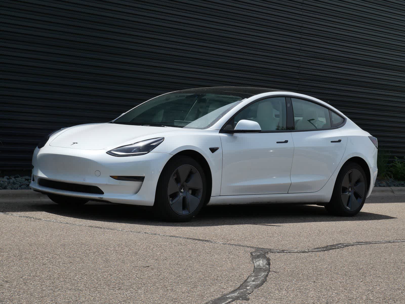 2022 Tesla Model 3 Long Range Dual Motor All-Wheel Drive's photo