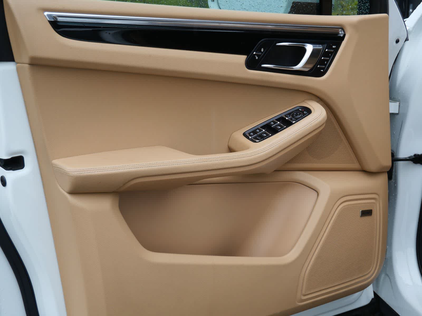 Thumbnail: 2015 Porsche Macan - 9