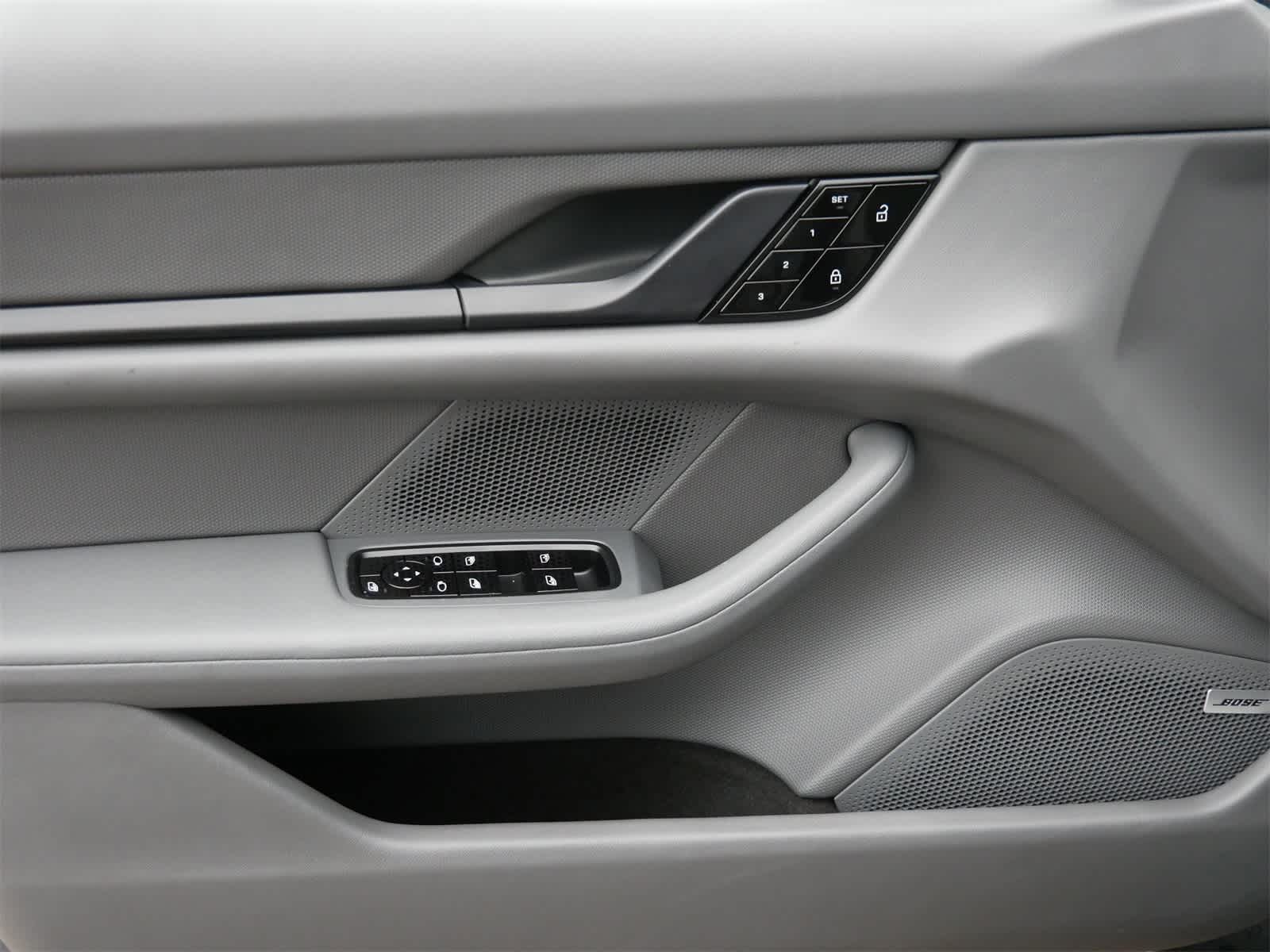 Thumbnail: 2021 Porsche Taycan - 9