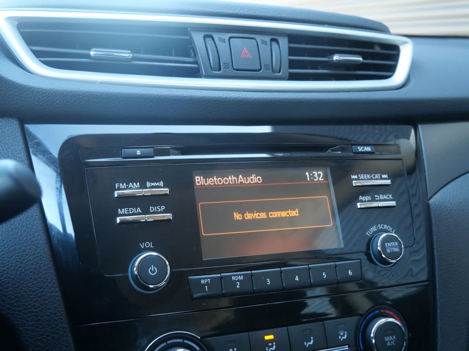 Thumbnail: 2016 Nissan Rogue - 18