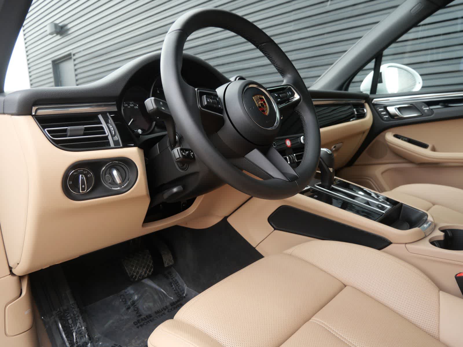 Thumbnail: 2026 Porsche Macan - 4