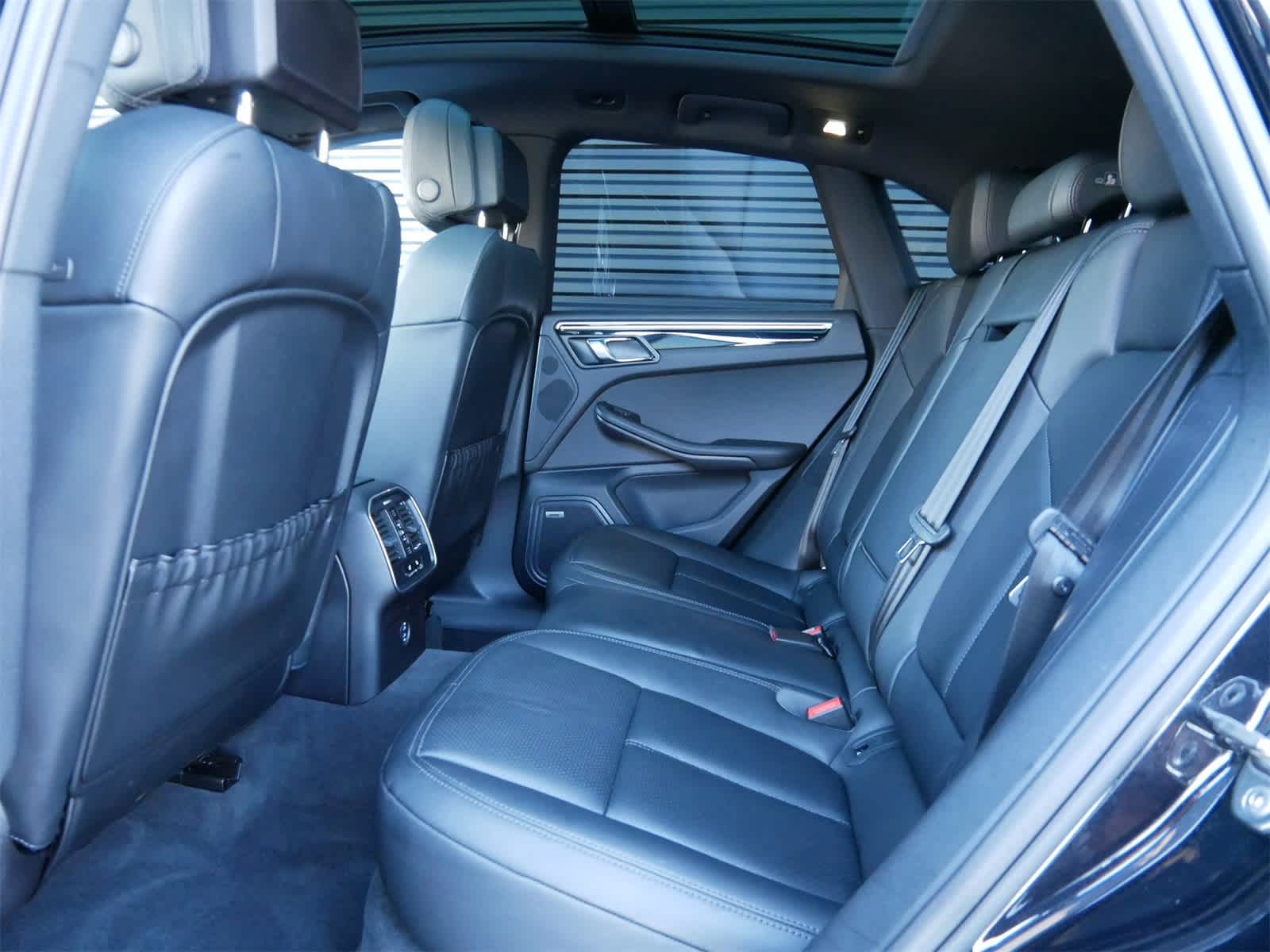 Thumbnail: 2024 Porsche Macan - 11