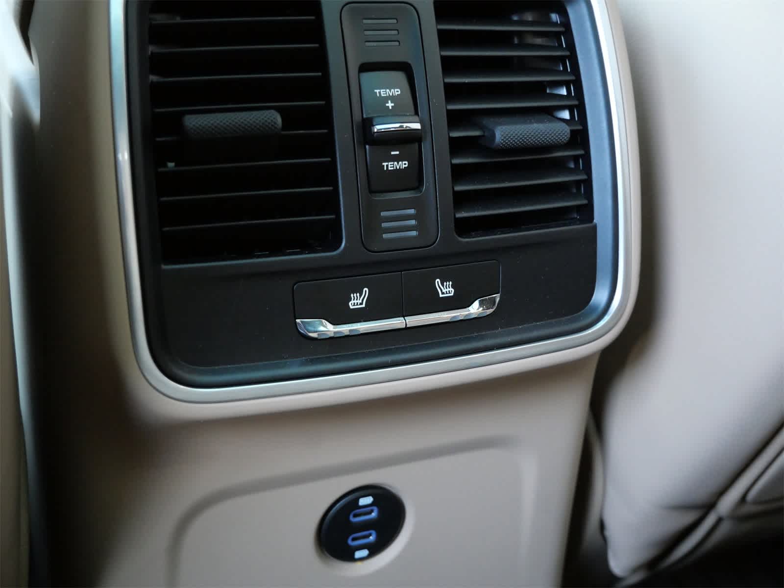 Thumbnail: 2025 Porsche Macan - 10