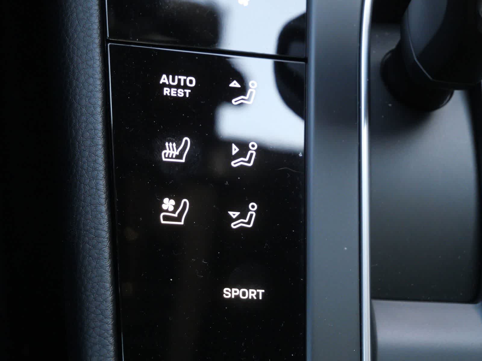 Thumbnail: 2025 Porsche Macan - 18