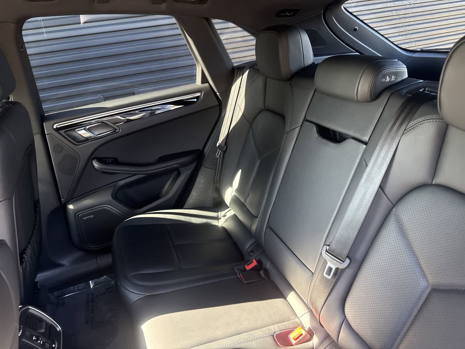 Thumbnail: 2022 Porsche Macan - 33
