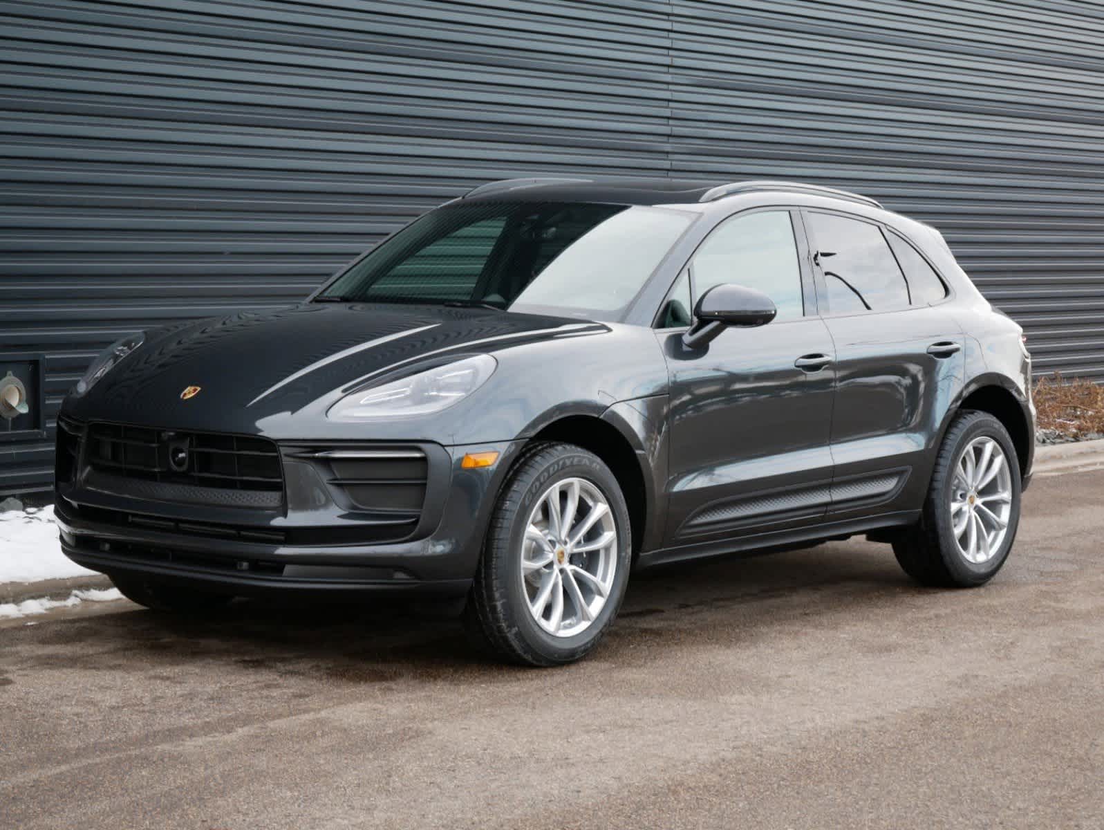 Thumbnail: 2025 Porsche Macan - 1
