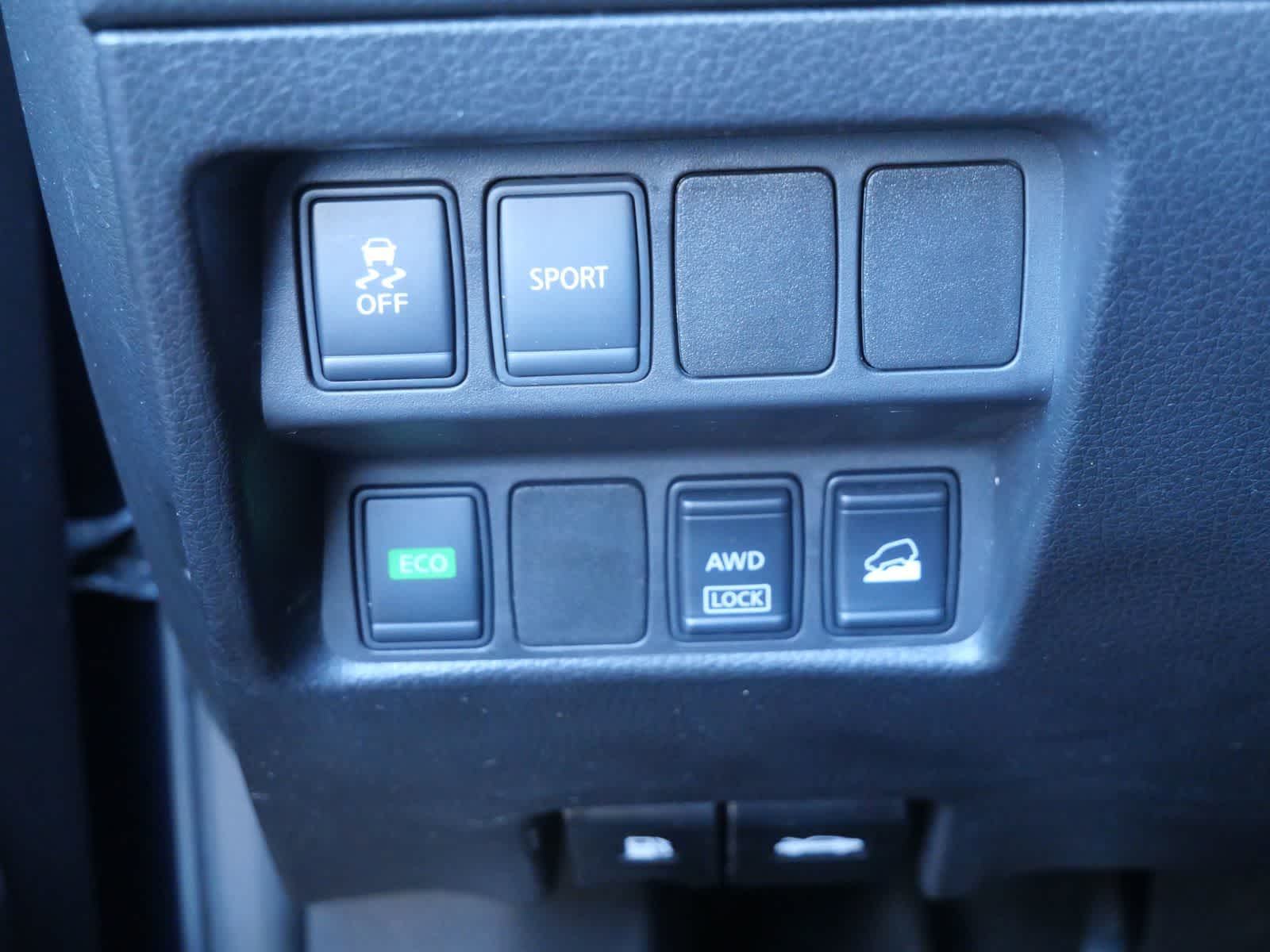 Thumbnail: 2016 Nissan Rogue - 14