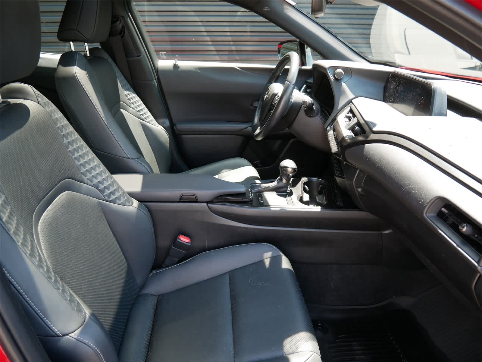 Thumbnail: 2021 Lexus UX - 28